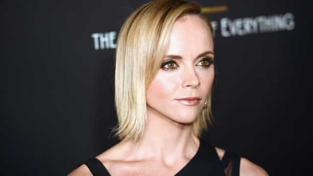 Christina Ricci diz que Johnny Depp a ensinou o que é homossexualidade