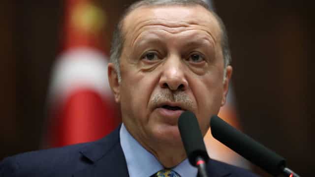 Turquia diz estar do lado da Ucrânia na guerra e fecha acordo para reconstruir país