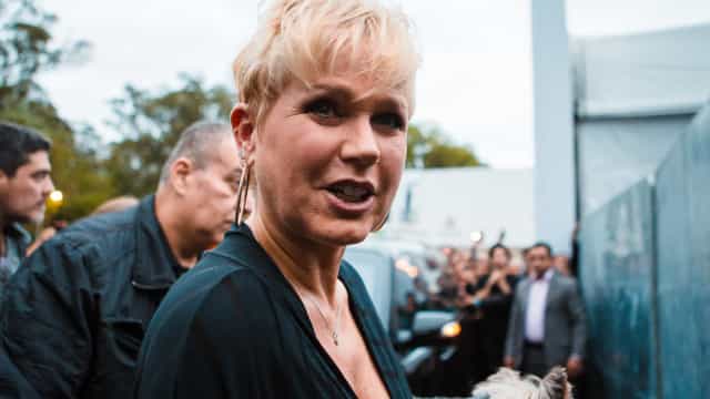 Xuxa posta vídeo fingindo defecar e diz estar ‘descarregando as coisas veganas’