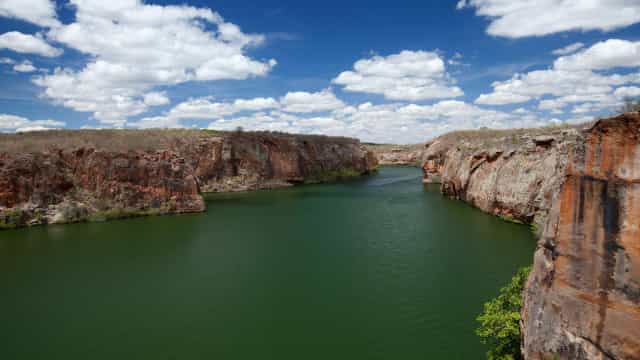 Tragédia leva estudante a criar tecnologia para despoluir rios