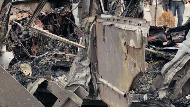 Carro explode durante abastecimento em posto de São Pedro da Aldeia