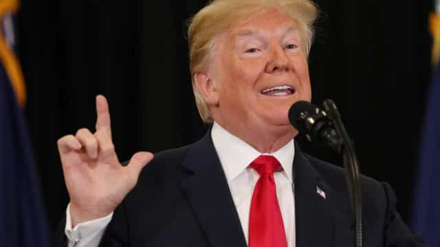 Trump diz que FBI fez operação em sua casa na Flórida