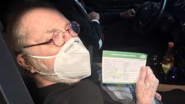 Jô Soares fez última aparição pública ao se vacinar contra Covid