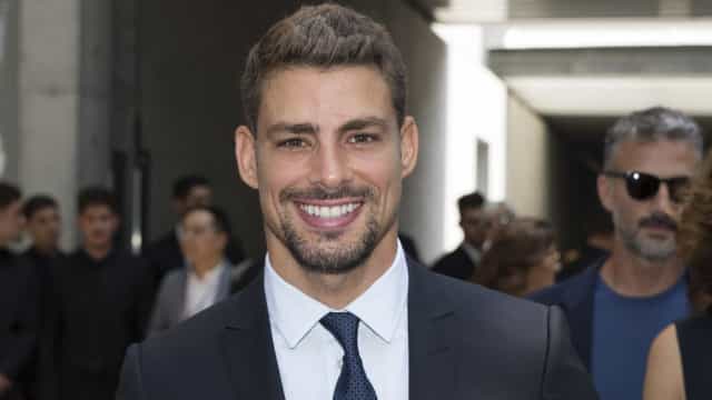 Cauã Reymond vive um dom Pedro 1º impotente, em crise e à deriva no mar em filme