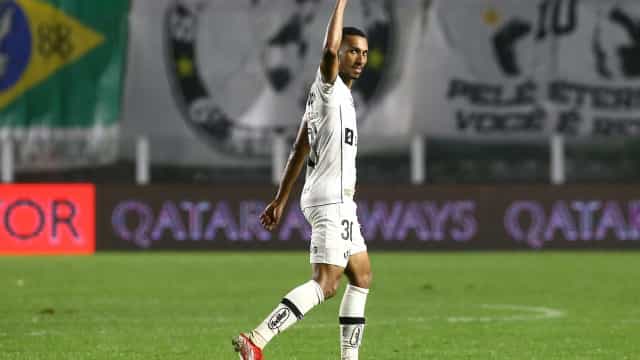 Aliviado com vitória no clássico, Lucas Braga desabafa: ‘Santos soube sofrer’