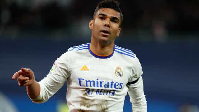 Casemiro é enaltecido e emociona Real Madrid em despedida: ‘Mito’