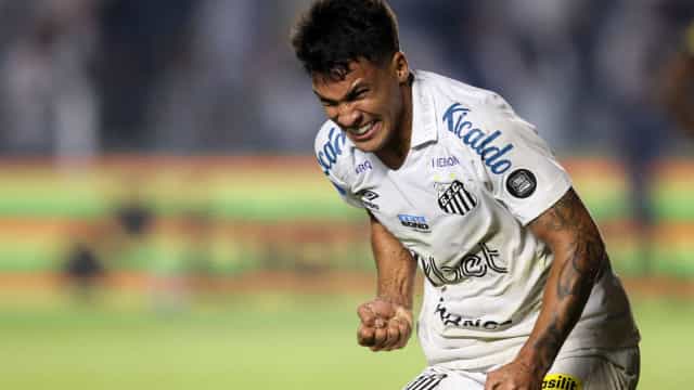 Marcos Leonardo se emociona em campo após morte da sogra: ‘O gol foi para ela’