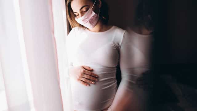 Com surto de varíola dos macacos, Saúde recomenda a grávidas uso de máscaras