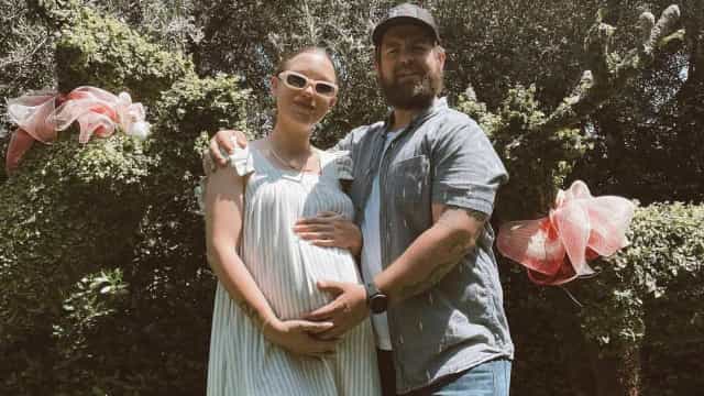 Jack Osbourne e mulher guardam cordão umbilical pintado em ouro