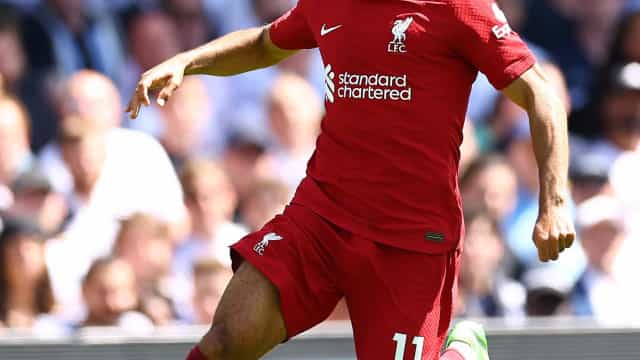 Sem brilho de brasileiros, Liverpool tropeça em sua estreia no Campeonato Inglês