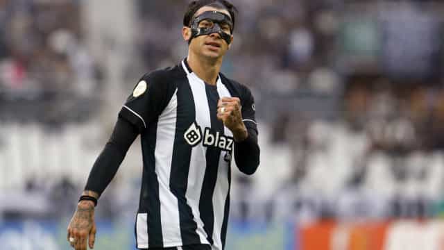 Botafogo sai na frente, leva empate do Ceará e volta a tropeçar como mandante