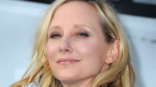 Trajetória de Anne Heche inclui infância difícil, abusos e namoro gay