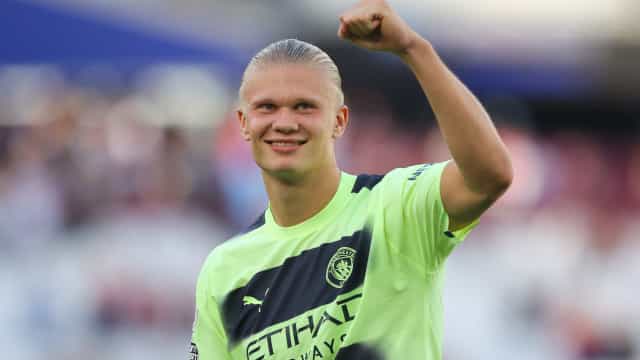 Haaland estreia com dois gols e garante vitória do Manchester City no Inglês