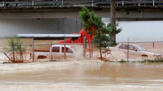 Ciclone extratropical causa deslizamentos e derruba estruturas em Santa Catarina