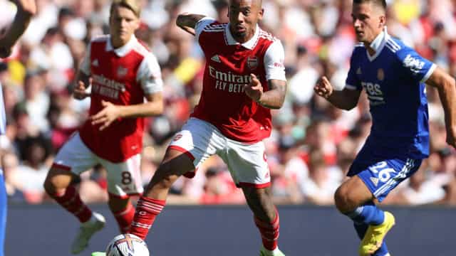 Gabriel Jesus brilha e participa dos 4 gols da vitória do Arsenal sobre Leicester