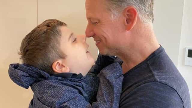 Filho de jornalista da NBC morre com doença rara aos 6 anos