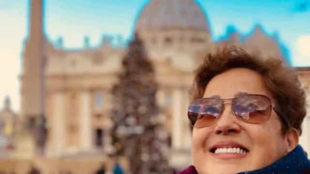 Amigos e familiares se despedem de Claudia Jimenez em velório, no Rio