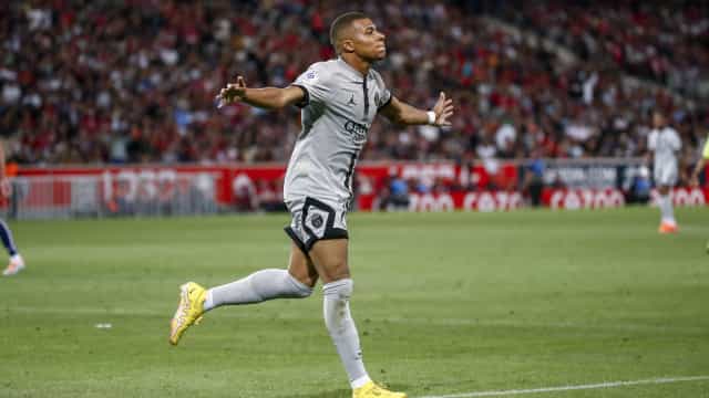 Mbappé faz três, entra para história e PSG faz 7 a 1 no Lille pelo Francês