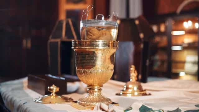 Coração de d. Pedro 1º chega ao Brasil sob críticas de uso político por Bolsonaro