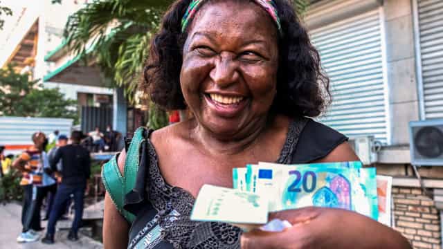 Cuba vai reabrir seu mercado de venda de moeda estrangeira