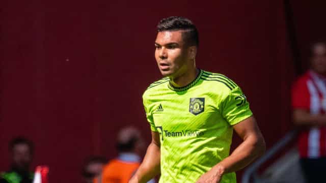 Casemiro estreia pelo Manchester United em vitória fora de casa sobre Southampton