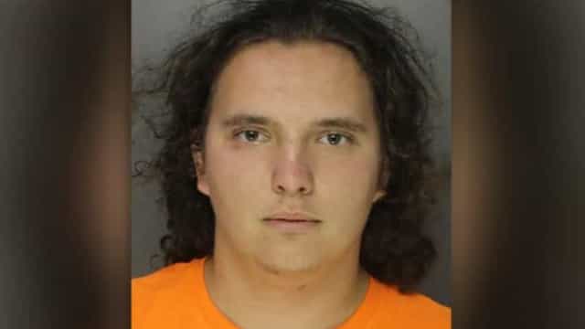 Avô impede abuso sexual da neta de cinco anos e agride suspeito