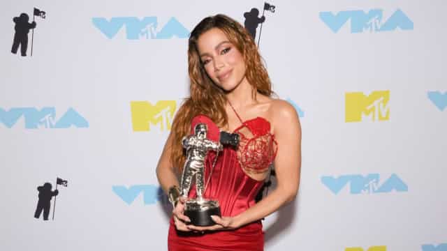Anitta agradece fãs e celebra Brasil após VMA
