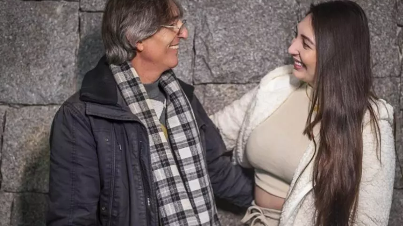 Após viver 10 anos nas ruas, pai se livra das drogas e volta para filha