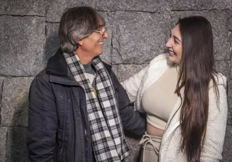 Após viver 10 anos nas ruas, pai se livra das drogas e volta para filha