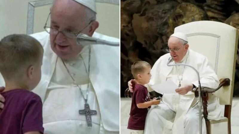 Papa Francisco faz cafuné em menino que invadiu cerimônia. VÍDEO
