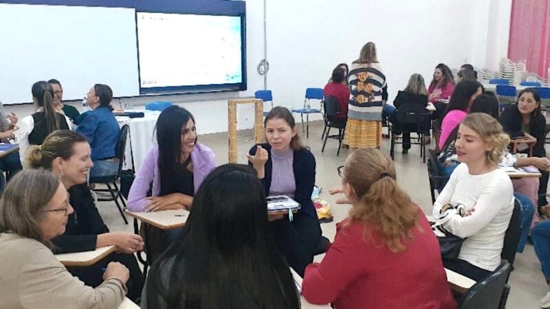 Profissionais da educação municipal debatem criação de material didático próprio com a ‘cara de Sinop’