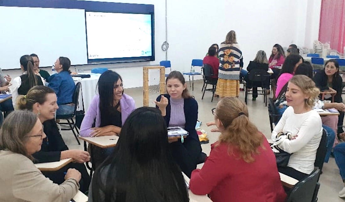 Profissionais da educação municipal debatem criação de material didático próprio com a ‘cara de Sinop’