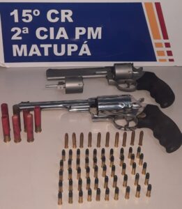 Em Matupá Homem é preso com armas de fogo e embriaguez após capotar caminhonete