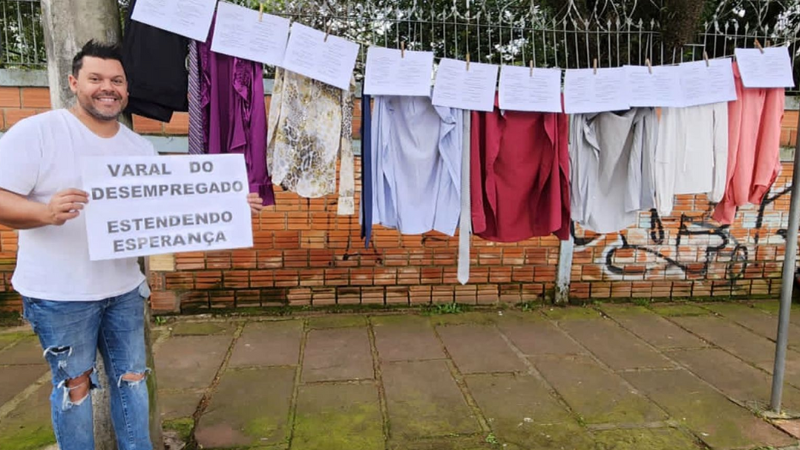 Gaúcho cria ‘Varal do Desempregado’. Roupas e vagas para quem precisa de emprego