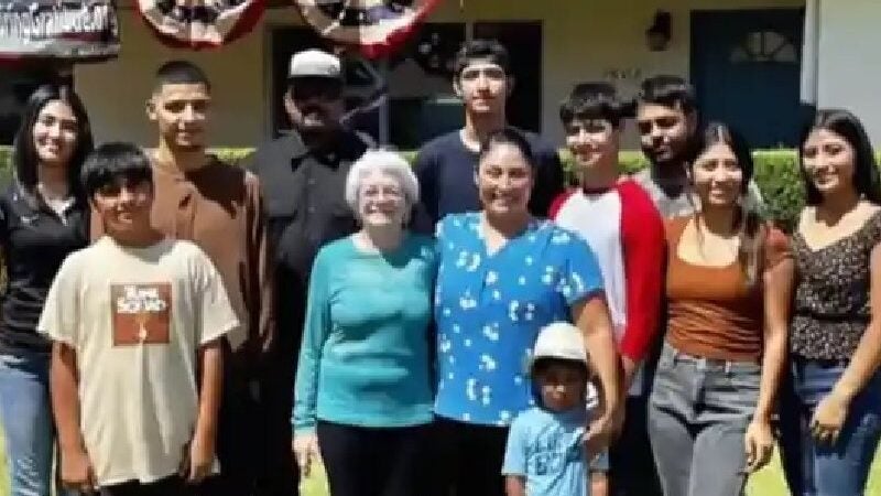 Vizinhos dão novo lar a viúva que perdeu casa e marido no mesmo dia. VÍDEO