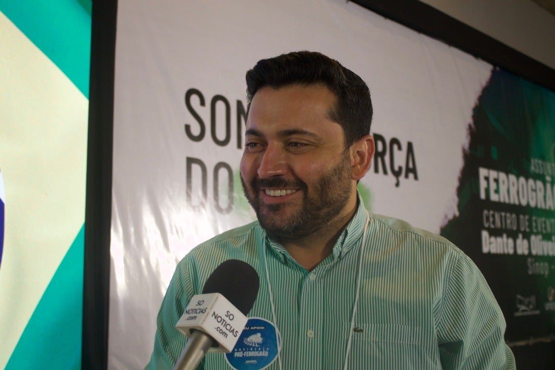 Prefeito entrega mais dois veículos para secretaria de Saúde de Colíder e uniformes