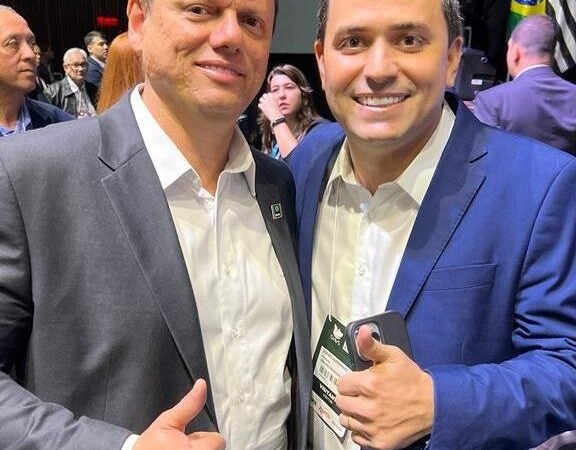 Ex-ministro da infraestrutura Tarcísio de Freitas declara apoio à Diego Guimarães