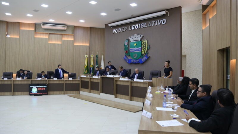 Funcionários cobram R$ 3 milhões em salários não pagos por instituto que administrou unidades de saúde em Sinop
