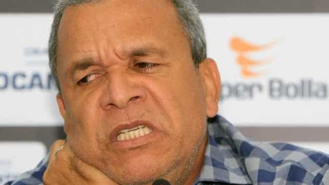 Hélio dos Anjos reitera desejo de seguir na Ponte Preta em 2023