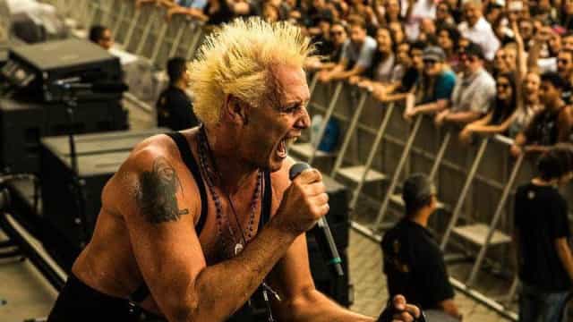 Supla conhece ídolo Billy Idol em São Paulo e celebra