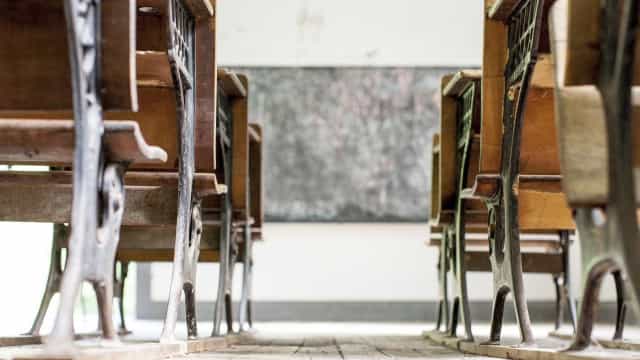 Alunos brasileiros abrem cápsula do tempo com cem anos