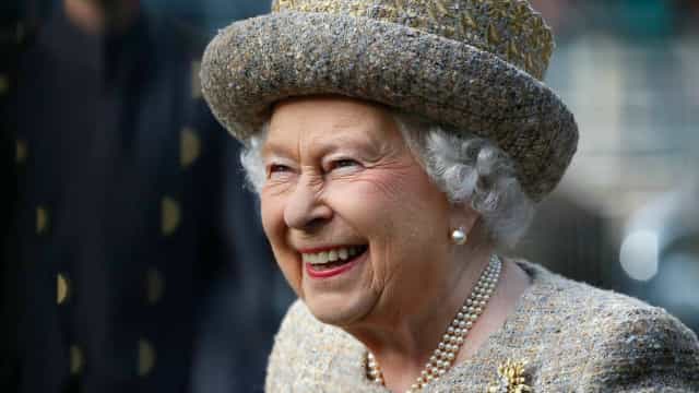 Rainha Elizabeth 2ª se tornou ícone pop, mas obras inventaram sua vida privada