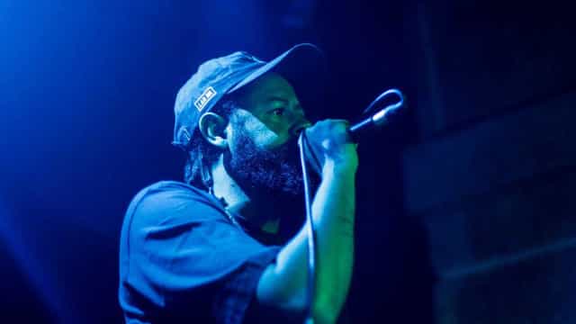 Emicida no Rock in Rio defende voto contra Bolsonaro e celebra cultura preta