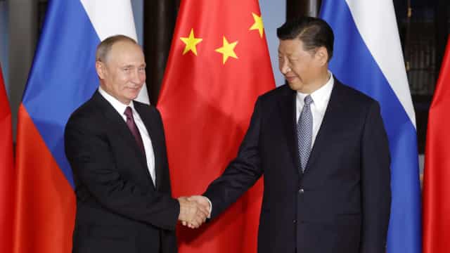 Rússia e China se unem para exibir aliança militar, mas teste foi minguado