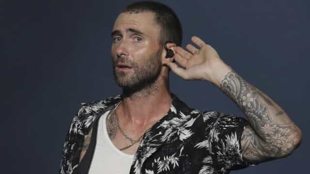 Adam Levine é acusado de flertar com mais duas mulheres nas redes sociais