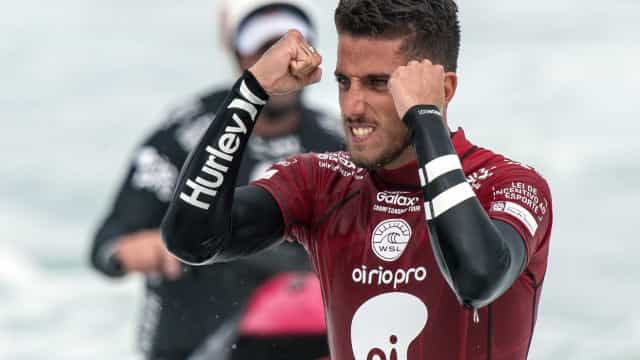 Filipe Toledo cumpre profecia de Medina e vira campeão mundial de surfe