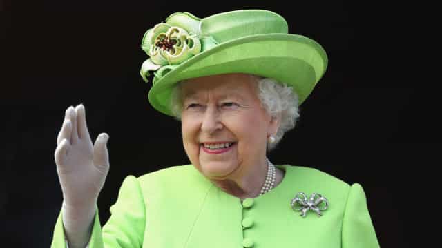 Curiosidades sobre a Rainha Elizabeth II vão de coleções a amor por pomba