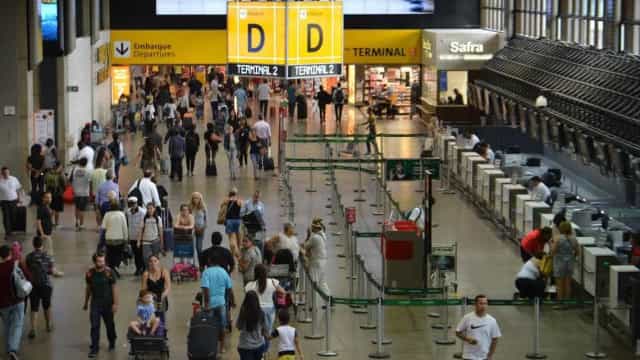 Aeroporto de Guarulhos tem 68 afegãos acampados em busca de refúgio