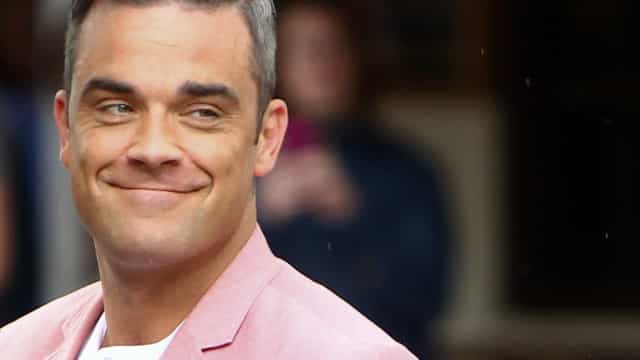 Nudismo? Robbie Williams diz que tem pênis "pequeno demais" para isso