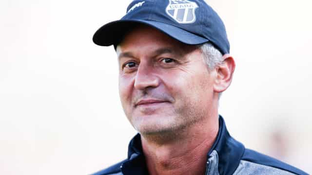 Lisca assume comando do Avaí um dia depois de ser demitido pelo Santos